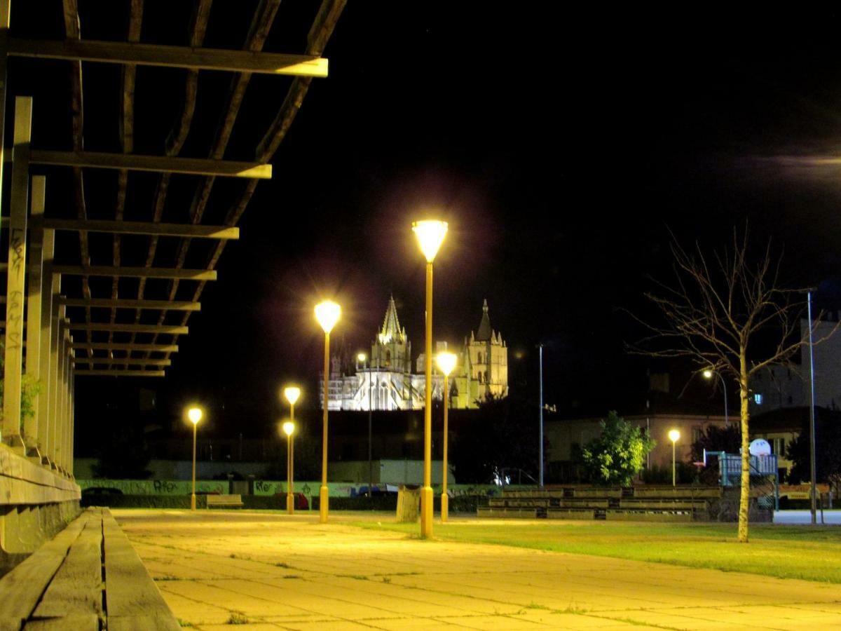 Ferienwohnung Www Parques De La Catedral Travel Com Parking Privado Gratis León Exterior foto
